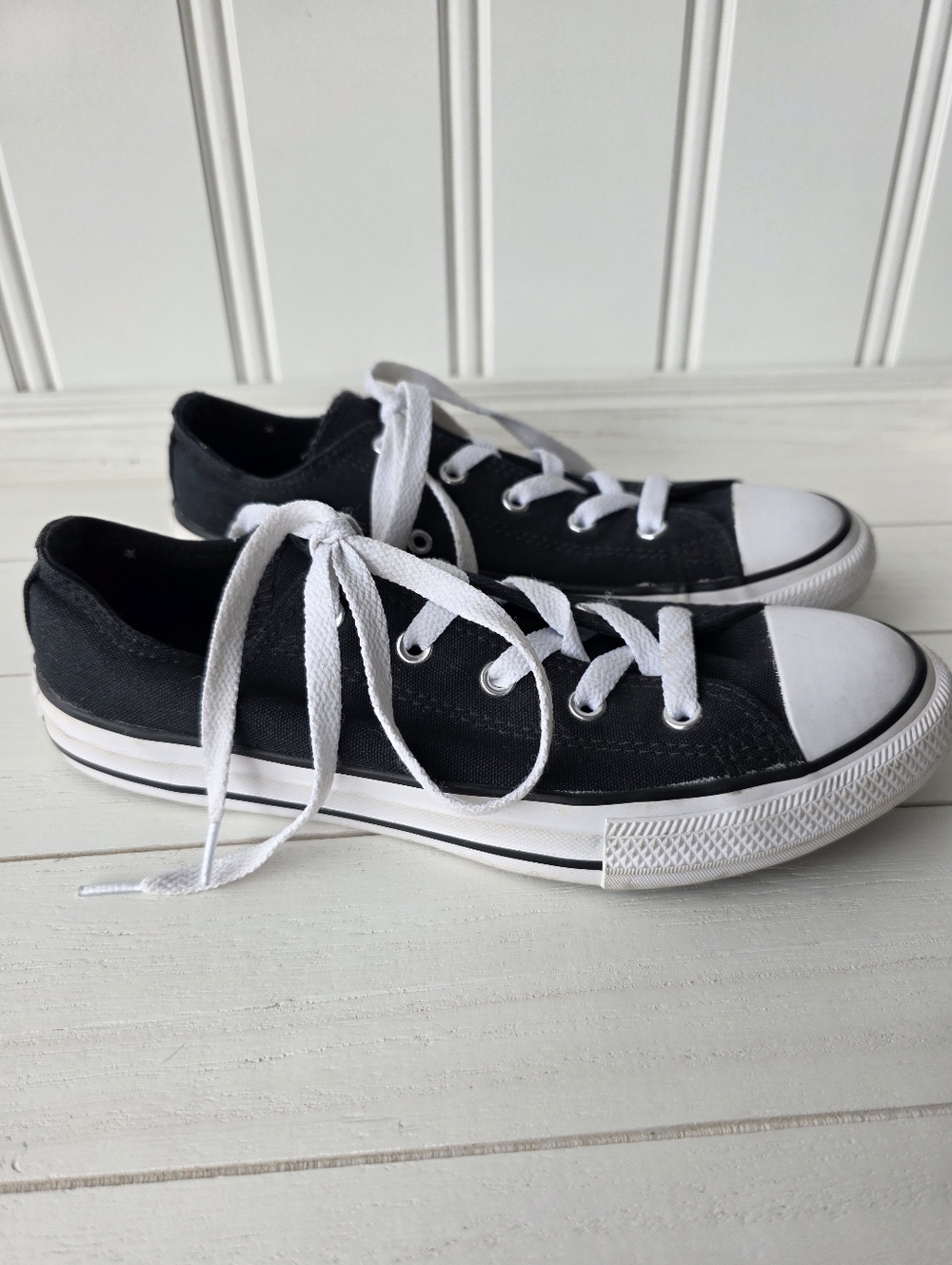 Converse Chuck Taylor All Stars Low Top Black White Stars Sneakers Size 4 Junior